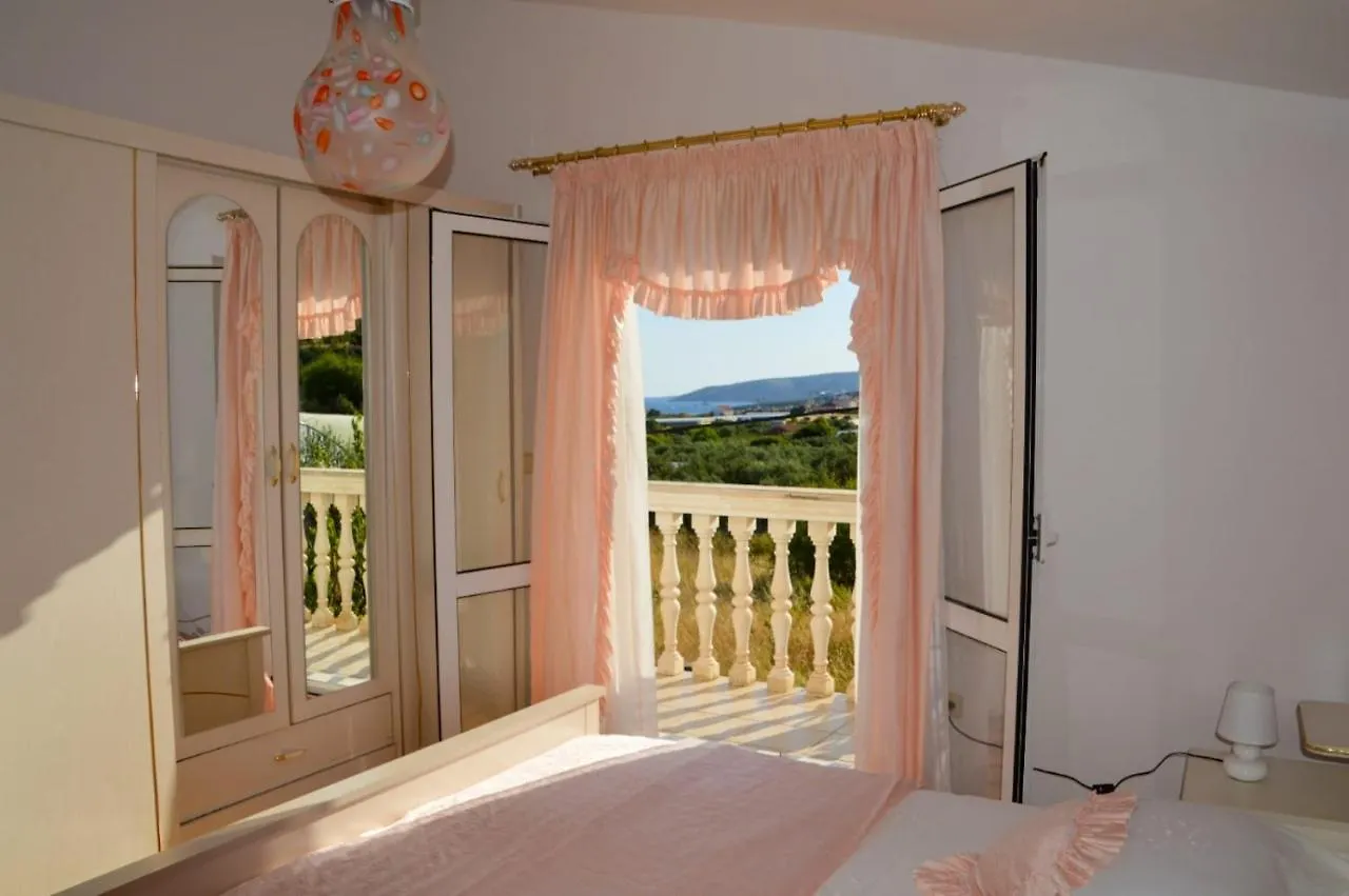 Apartment Blanka With A Beautiful View Of Trogir Croatia